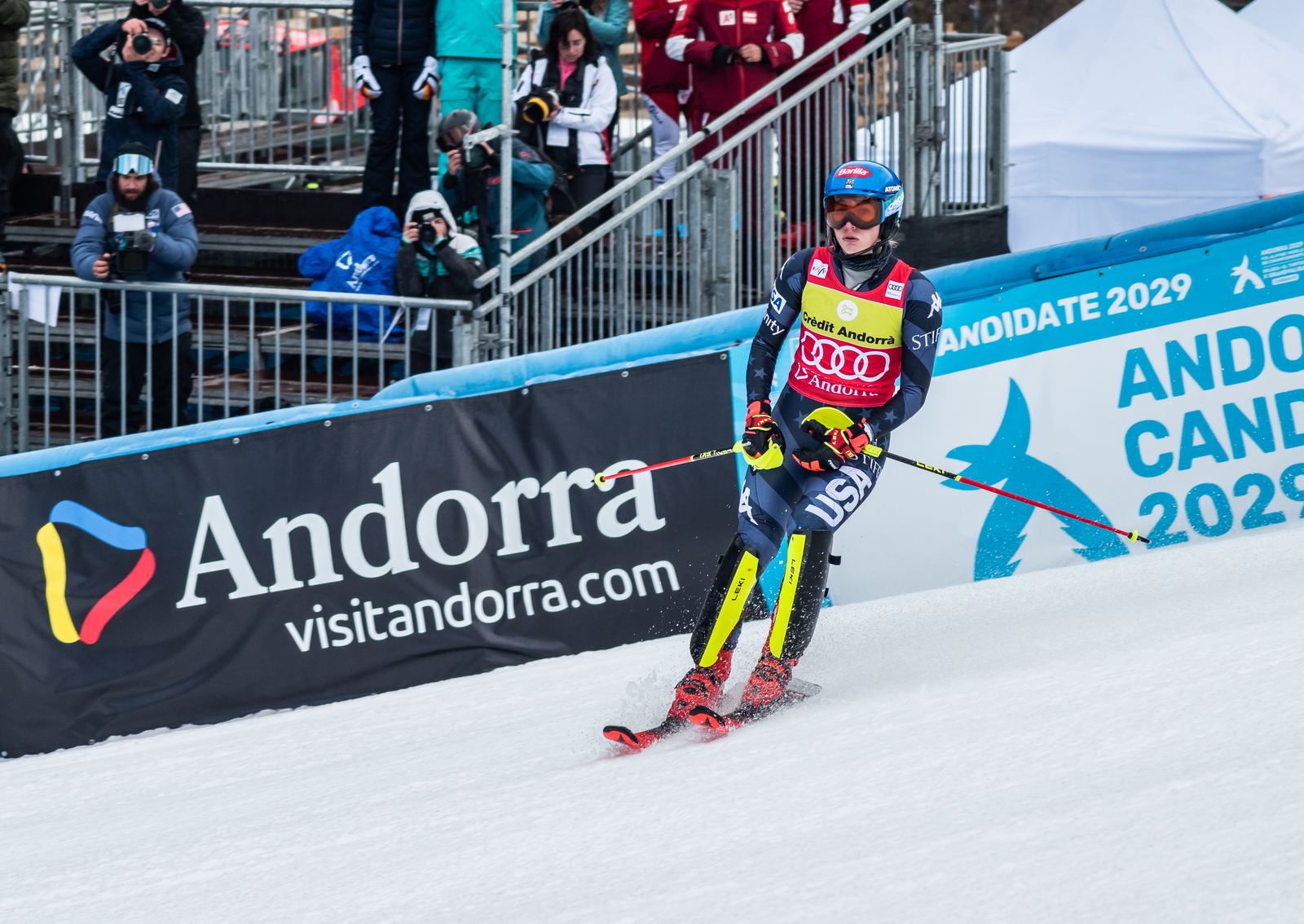 Mikaela Shiffrin racing through slalom gates in Grandvalira in 2023